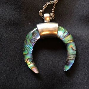 💜American Eagle mother of pearl necklace